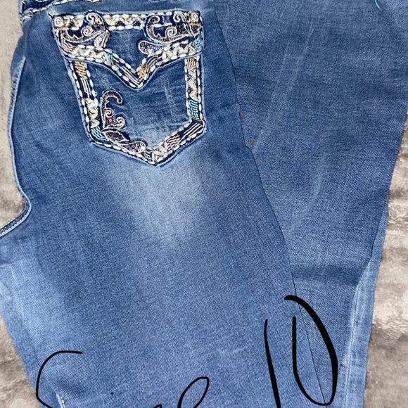 Grace in LA Jeans - Picture 7 of 13